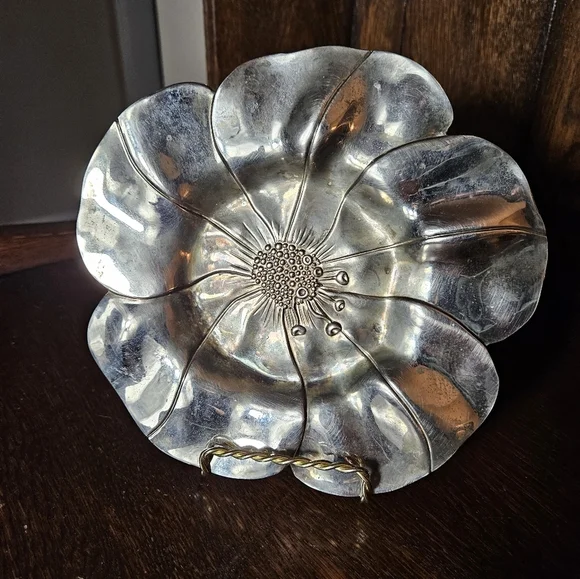 International Silver Co. Poppy flower plate. - Picture 2 of 8